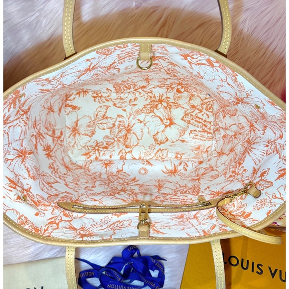***SOLD***🧡🤍🩷Louis Vuitton By The Pool Coral🩷🤍🧡 - Picture 7 of 16